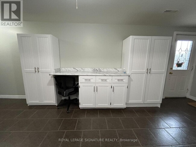 Building Photo - 467 Fendalton St