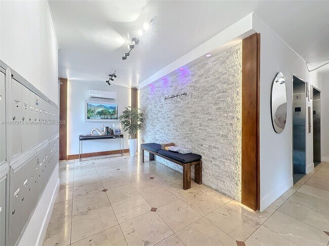 Foto del edificio - 7133 Bay Dr