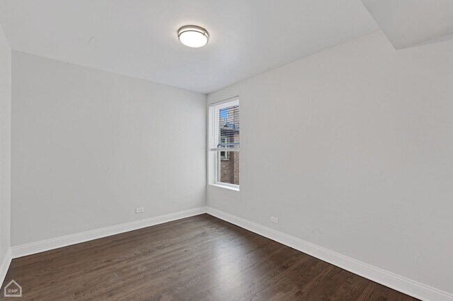 Foto del edificio - 8248 S Maryland St