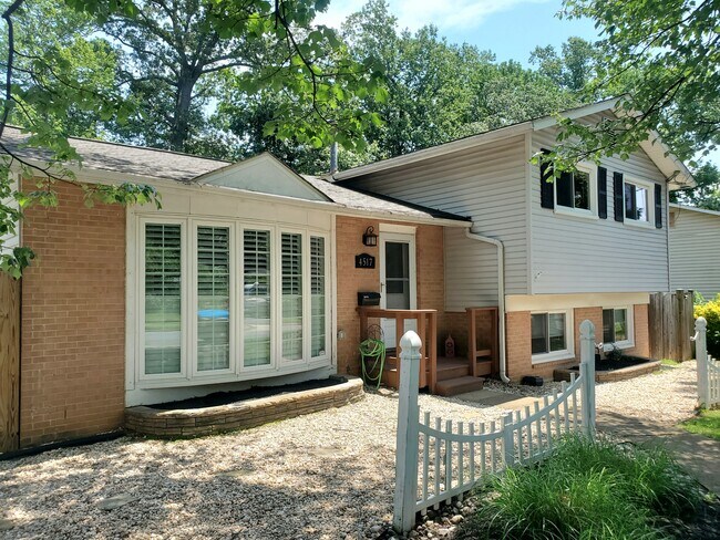 Foto del edificio - 4517 Mayfield Dr