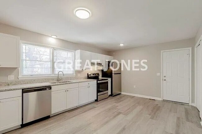 Foto del edificio - 412 Todd Cir