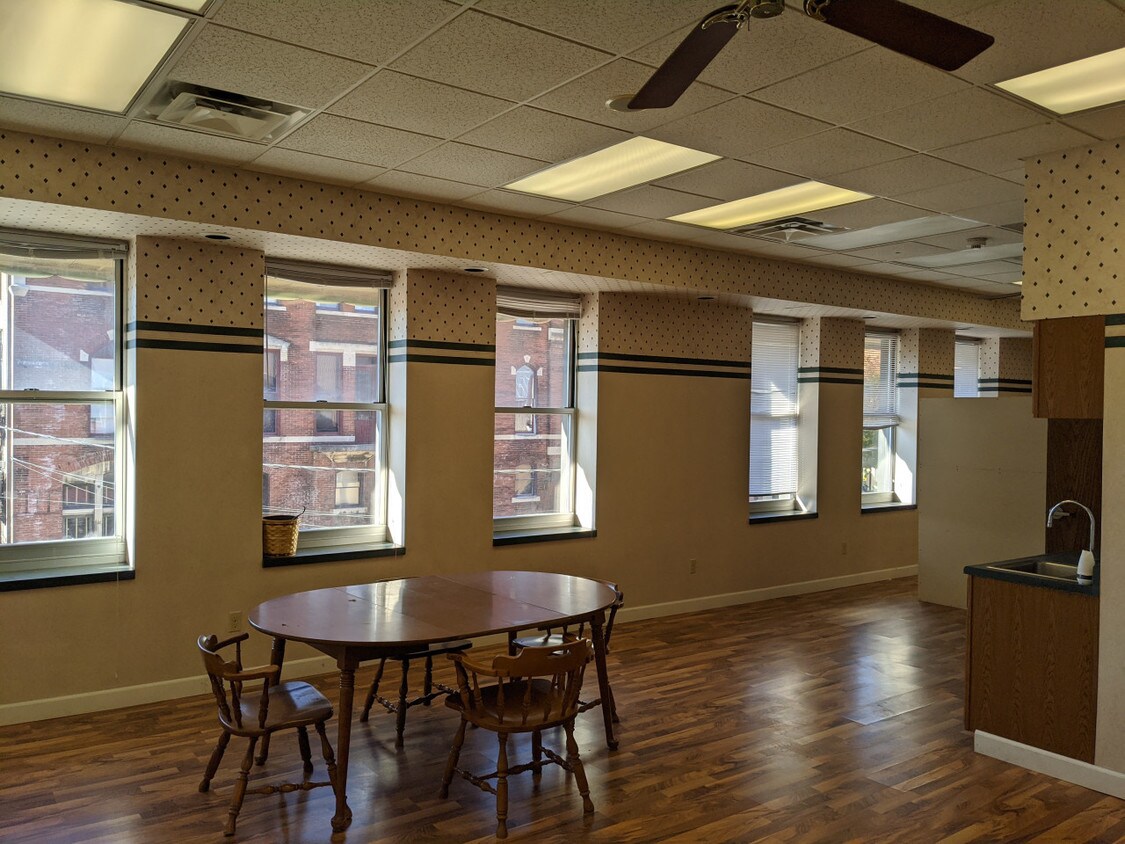 Peterson Building Condo for Rent in Burlington, IA