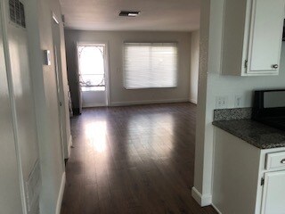 Primary Photo - 547 E Walnut Ave