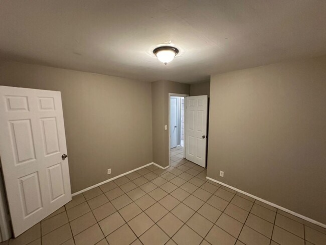 Building Photo - 5736-5738 N 99th St. (Duplex)
