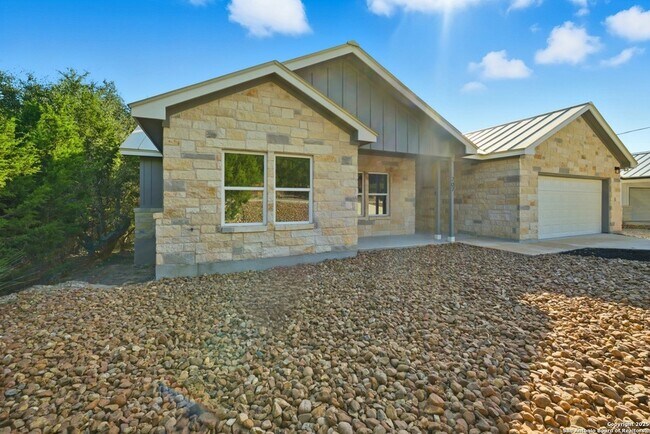Foto del edificio - 207 Deer Oaks Dr