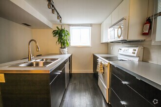Building Photo - 1148 Woodroffe Ave