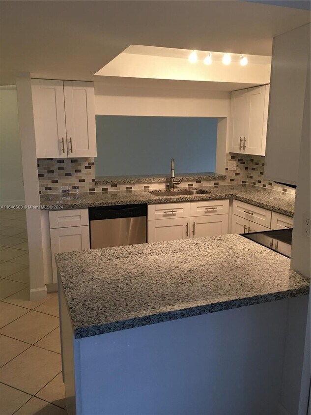 Foto principal - 9531 Seagrape Dr