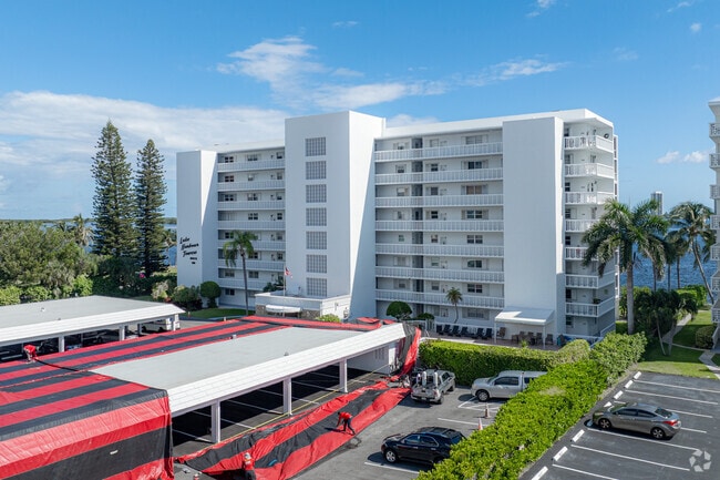 Lake Harbor Towers North