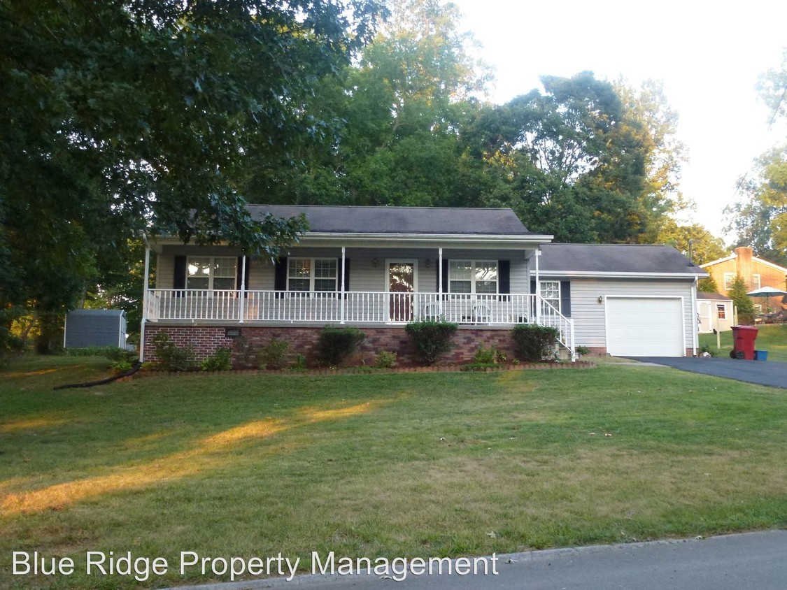 Primary Photo - 4004 W Englewood Blvd