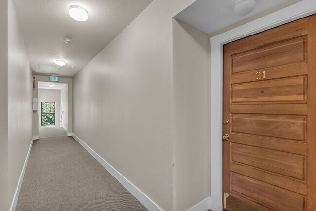 Foto del edificio - 8381 Meadowview Ct