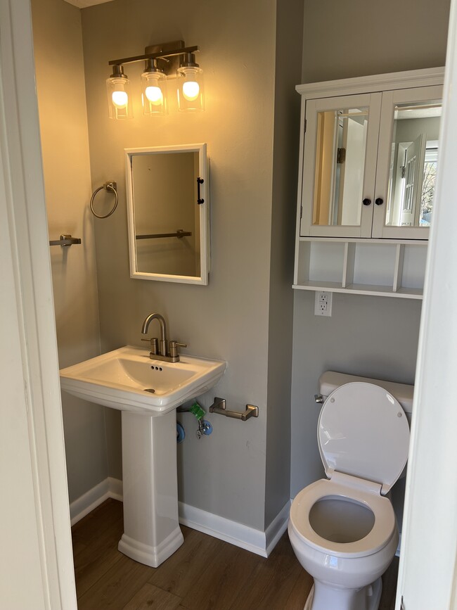 Foto del edificio - 2002 Lynn Gay Cir