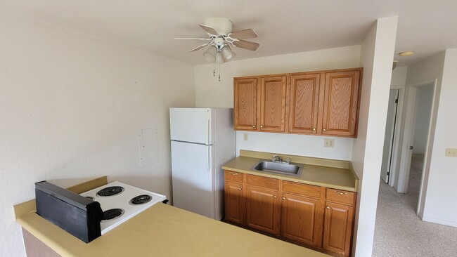 Building Photo - Makaha Valley Plantation  64-A  Nice 2 Bed...