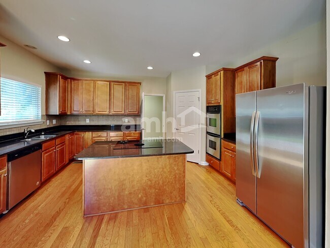 Foto del edificio - 319 Forest Bend Dr