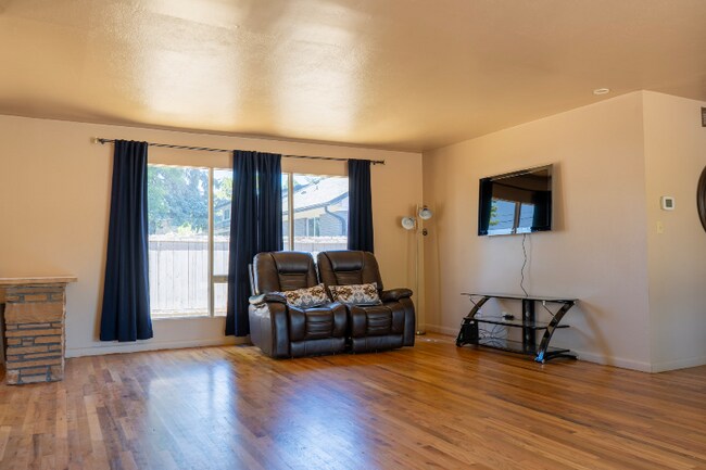 Foto del edificio - 1107 W Cameron St