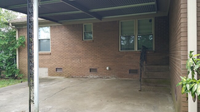 Building Photo - 6704 Blue Bird Dr