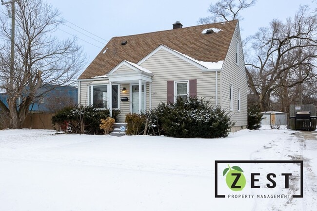 Building Photo - Amazing 3 Bedroom 1 Bathroom - $1500