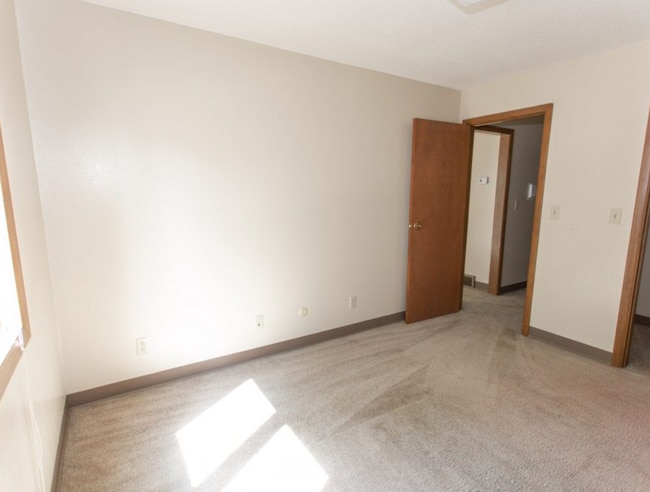Building Photo - Parkway Apartments
