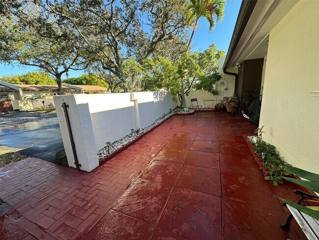 Foto del edificio - 13846 Kendale Lakes Dr