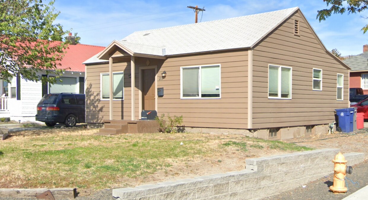 Primary Photo - 2+ bed/1 bath in great location!!