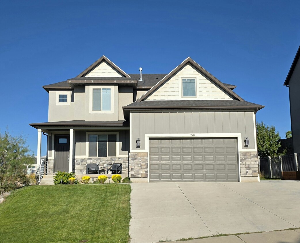 Primary Photo - 9051 N Clubhouse Ln