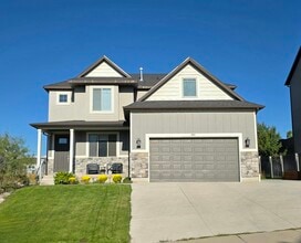 Building Photo - 9051 N Clubhouse Ln