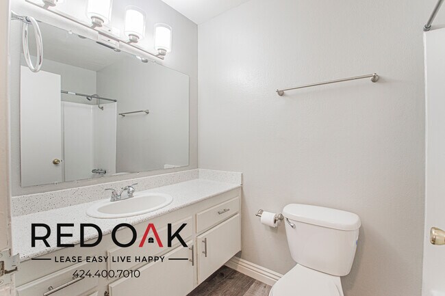 Foto del edificio - 379 Newport Ave