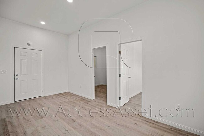 Building Photo - 25369 Avenida Ramada