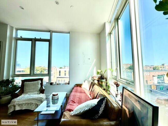 Building Photo - 3 bedroom in Brooklyn NY 11222