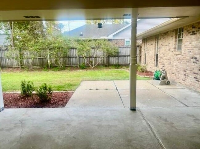 Foto del edificio - Spacious 3BR/2BA in Brookhollow – New Roof + All Appliances Included