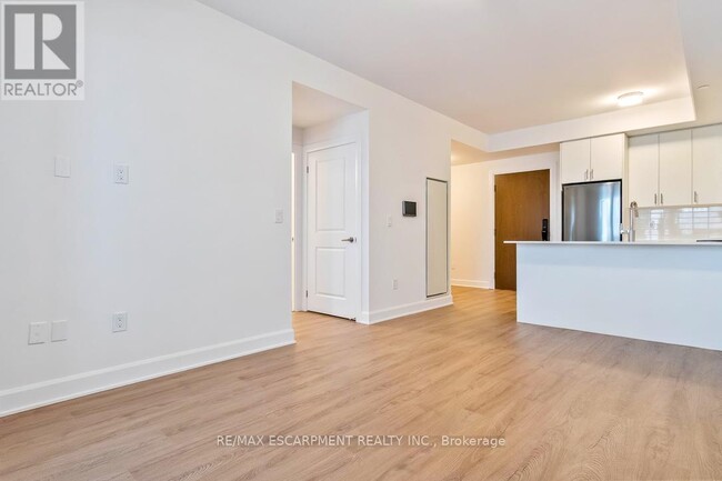 Building Photo - 3240-3240 William Coltson Ave