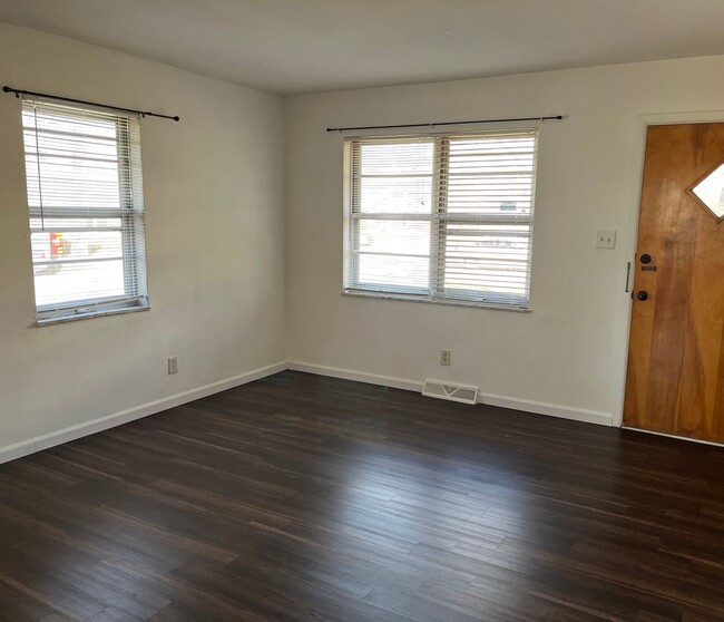 Foto del edificio - Two bedroom with bonus room in Wood River