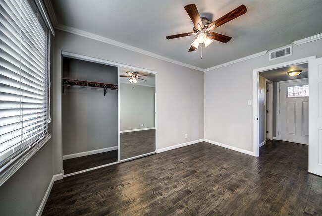 Building Photo - 420 S Maryland Pky