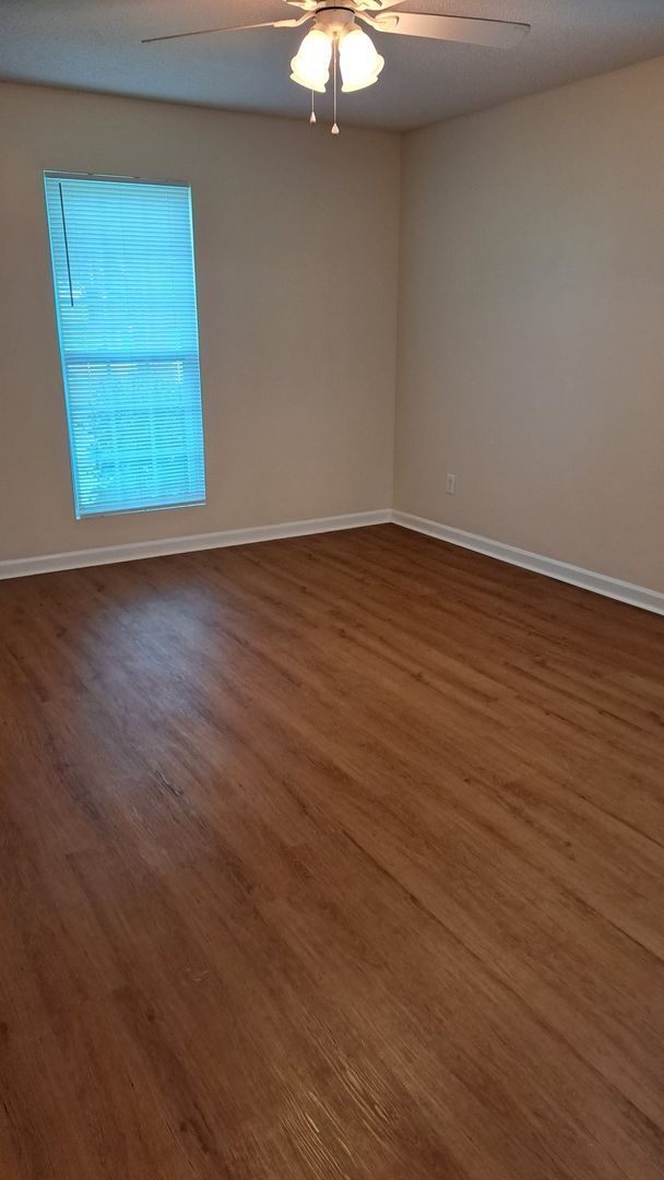 Foto del edificio - 215 Cloud Ln