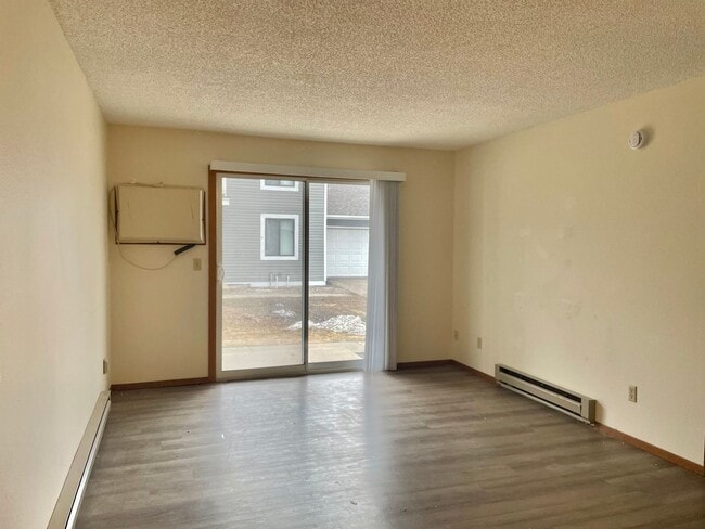 Building Photo - Come check out this 2 bed, 2 bath 4-plex u...
