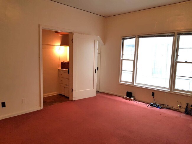 Hall - 2514 Piedmont Ave