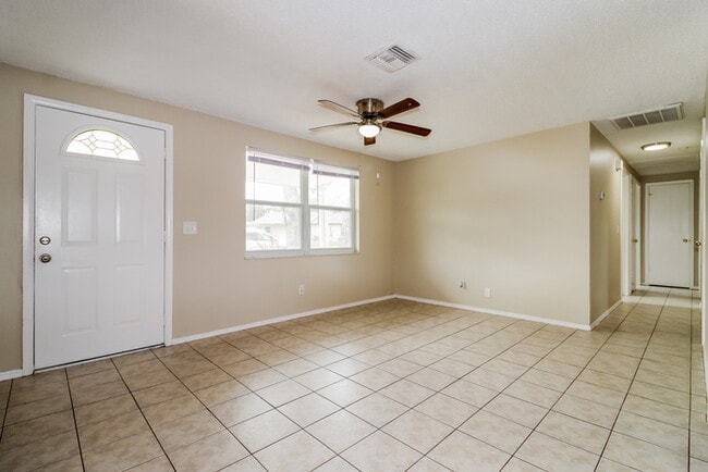 Foto del edificio - 3107 Birch Ct