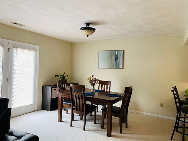 Foto del edificio - 219 Woods Edge Ct
