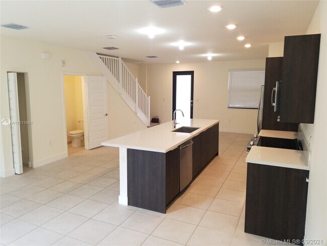 Foto del edificio - 10437 NW 82nd St 9 Doral Fl 33178