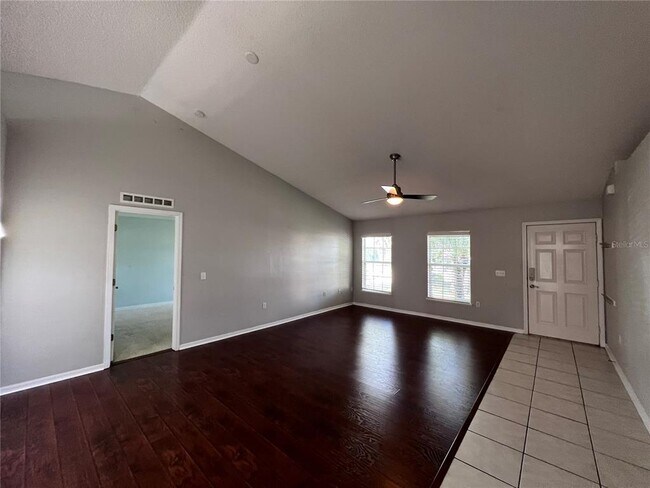 Building Photo - 319 Velveteen Pl