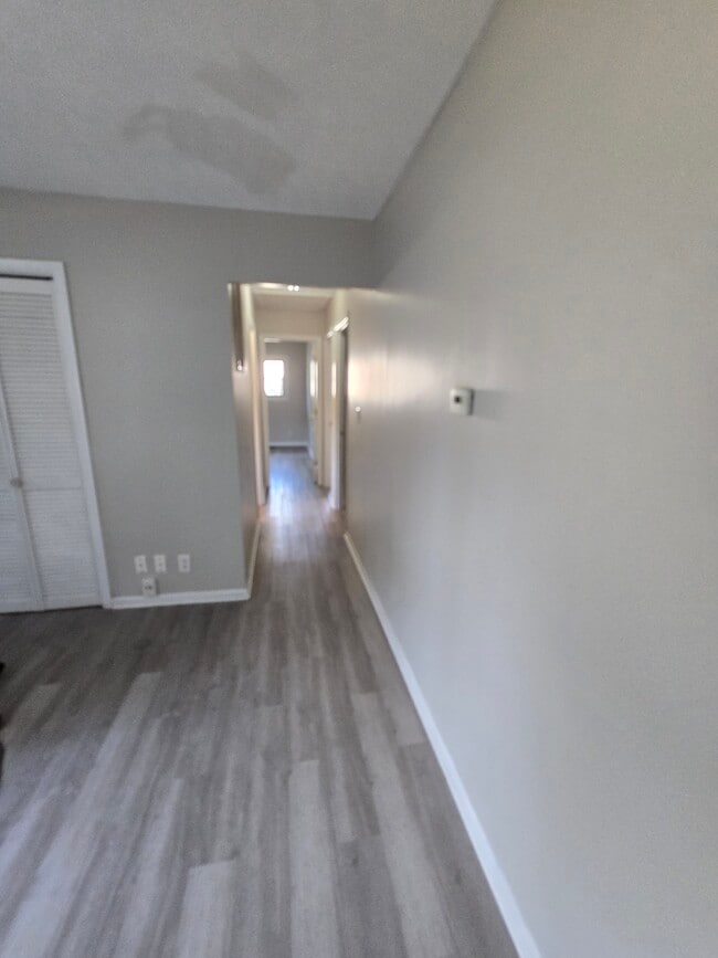 Building Photo - 7431 Sabre Ave