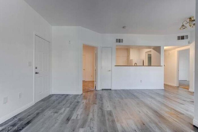 Foto del edificio - 7255 W Sunset Rd