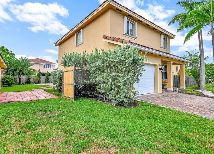 Foto principal - 8986 SW 214th Ter