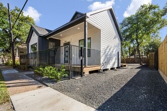 Building Photo - 207 Lockwood Dr