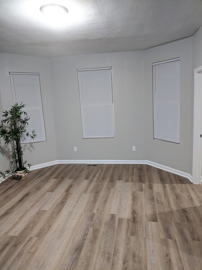 Building Photo - 408 W 29th St