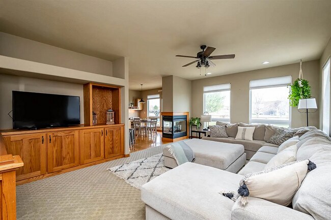 Foto del edificio - 5 Bedroom 3 Bath Single Family Home with 3...