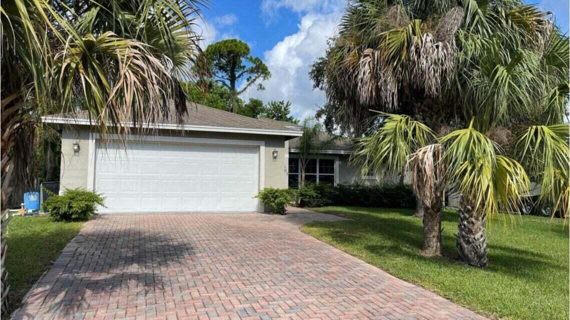 Primary Photo - 6007 Bamboo Dr