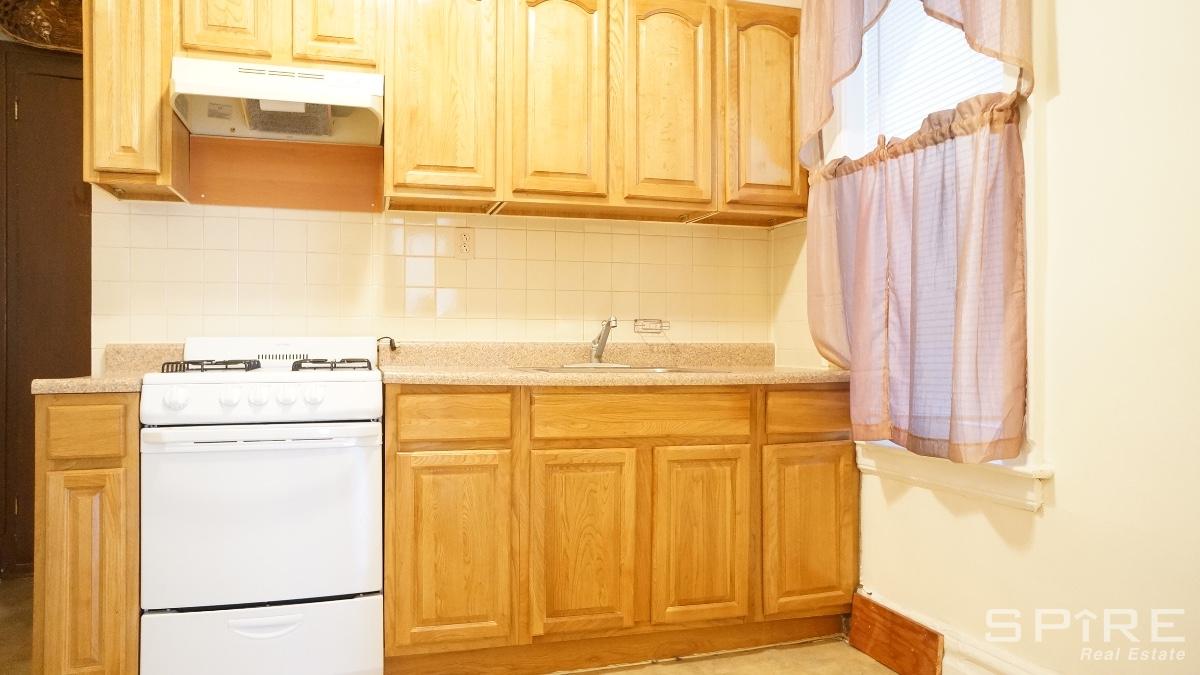 Foto del edificio - 529 E 82nd St