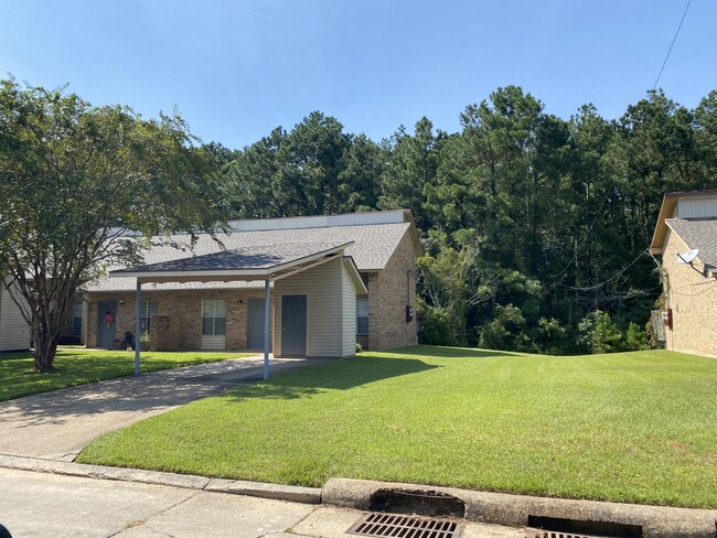 Building Photo - 710 Rocky Bayou Dr