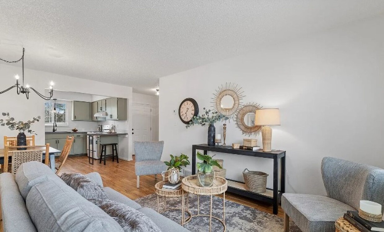 Primary Photo - Remodeled 2 Bed 1 Bath Duplex in North For...