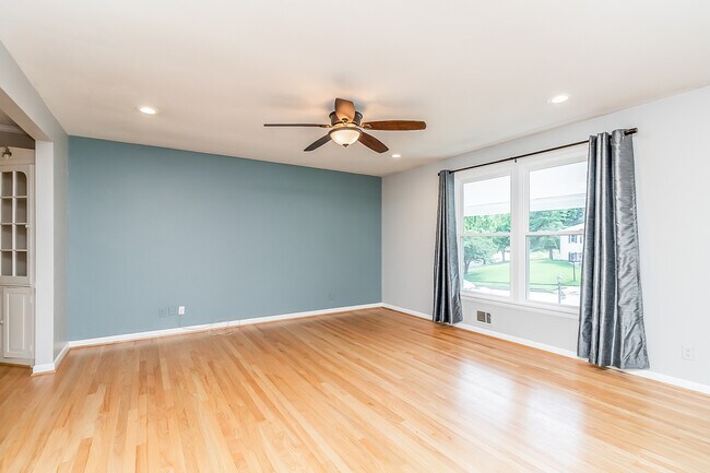 Foto del edificio - 8727 Valleyfield Rd